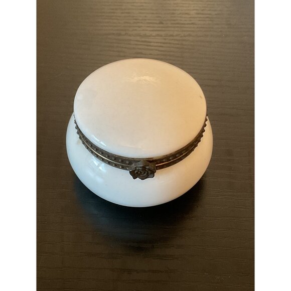 Vintage Ceramic Trinket Box With Metal Rose Clasp Hinged Lid - Picture 2 of 7